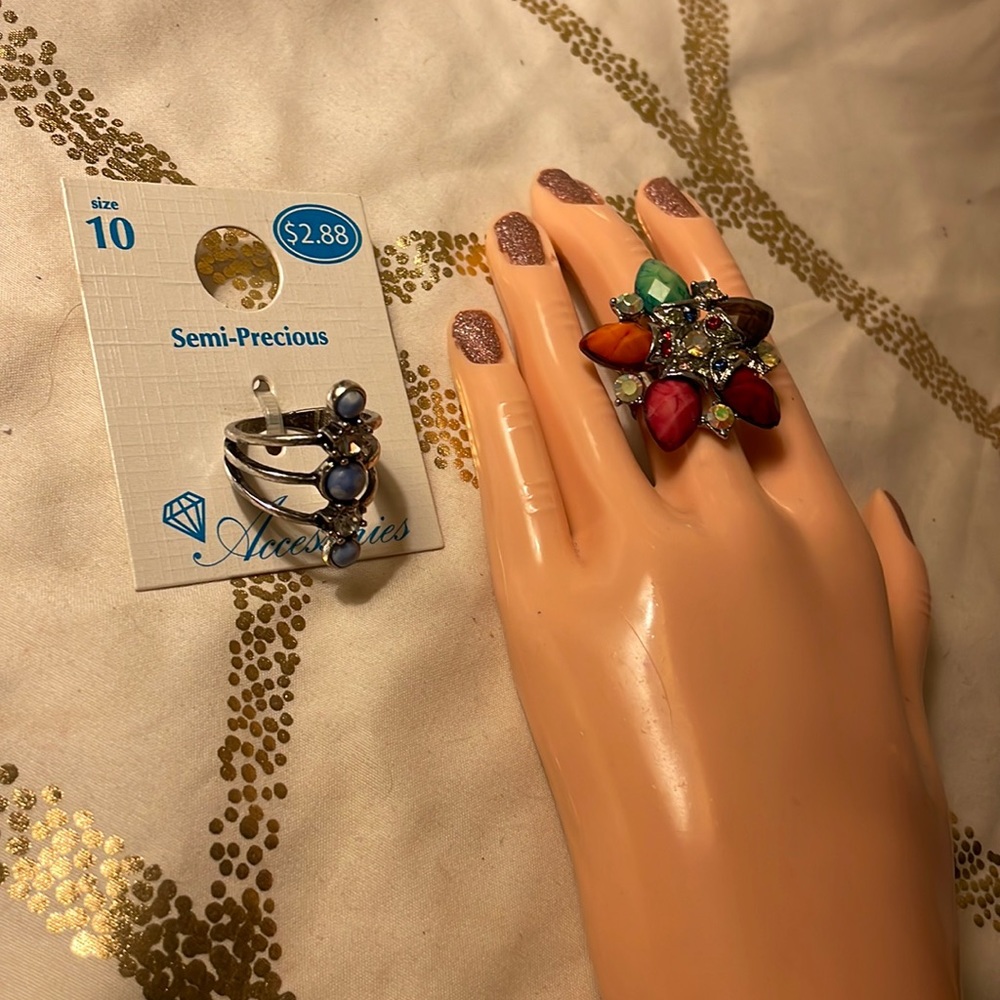 Costume jewelry Rings- lot of 2- floral with jewels adjustable ring & ring sz 10